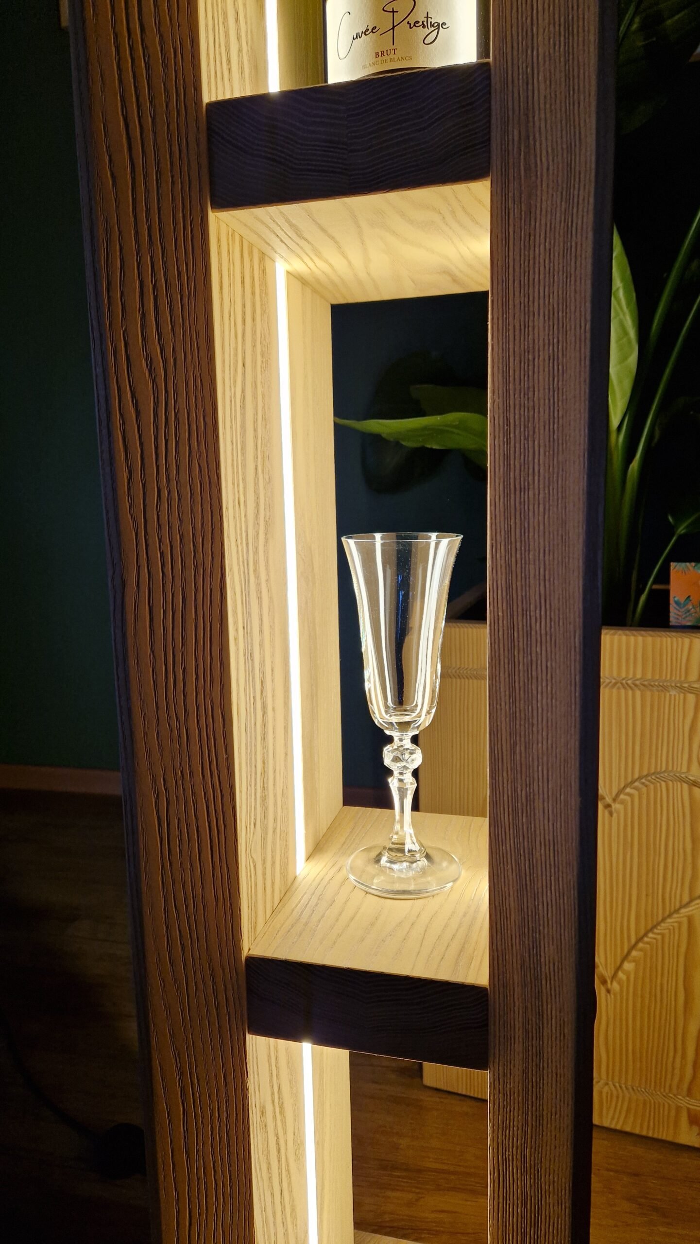 Stojak ekspozycyjny z podświetleniem LED - obrazek 4