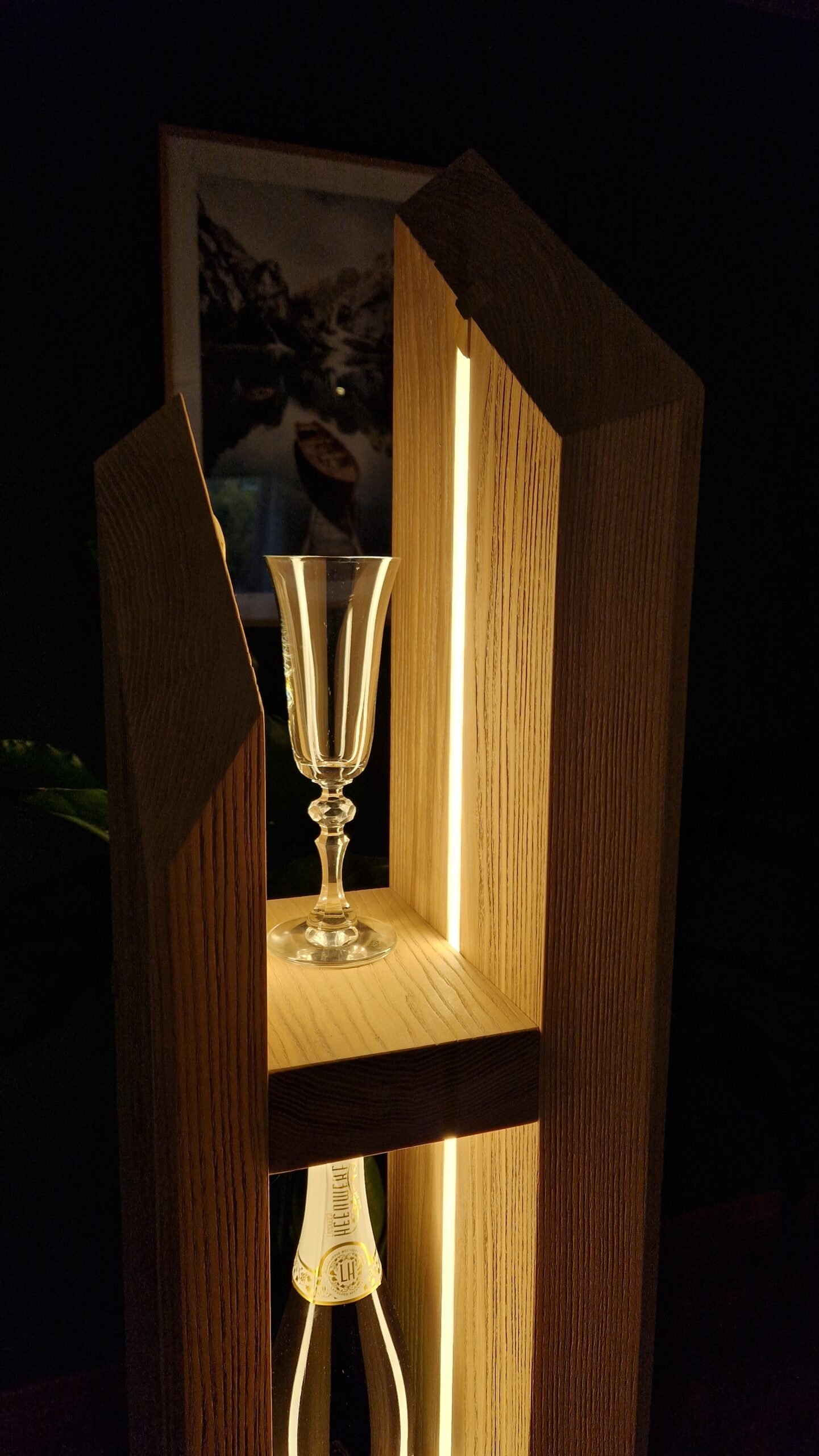 Stojak ekspozycyjny z podświetleniem LED - obrazek 3