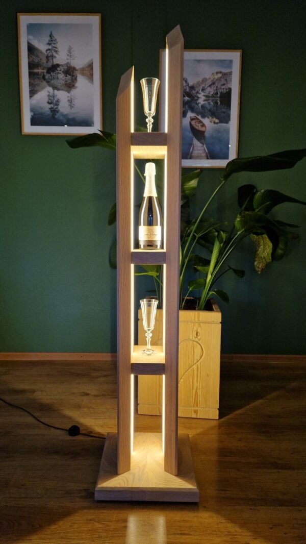 Wyjątkowy stojak ekspozycyjny, który łączy w sobie nowoczesny minimalizm i naturalne piękno drewna.