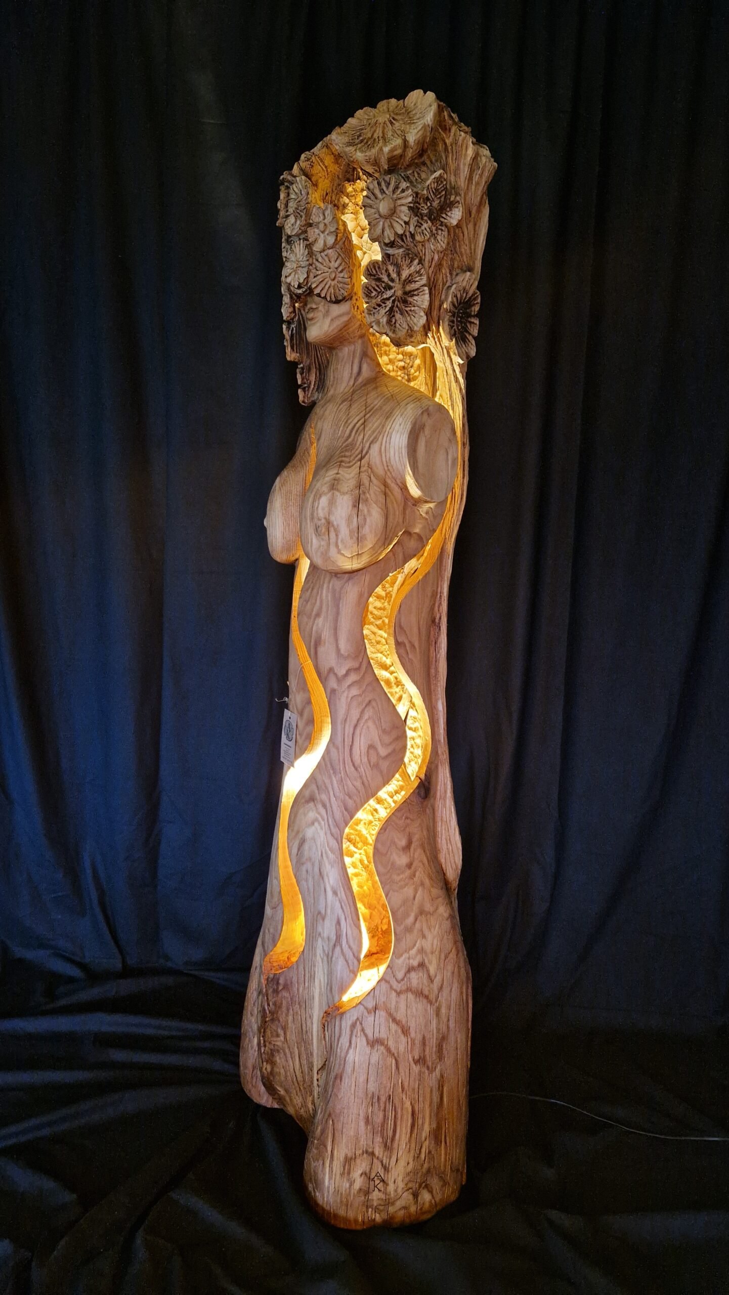 Światło zaklęte w drewnie Dębowym