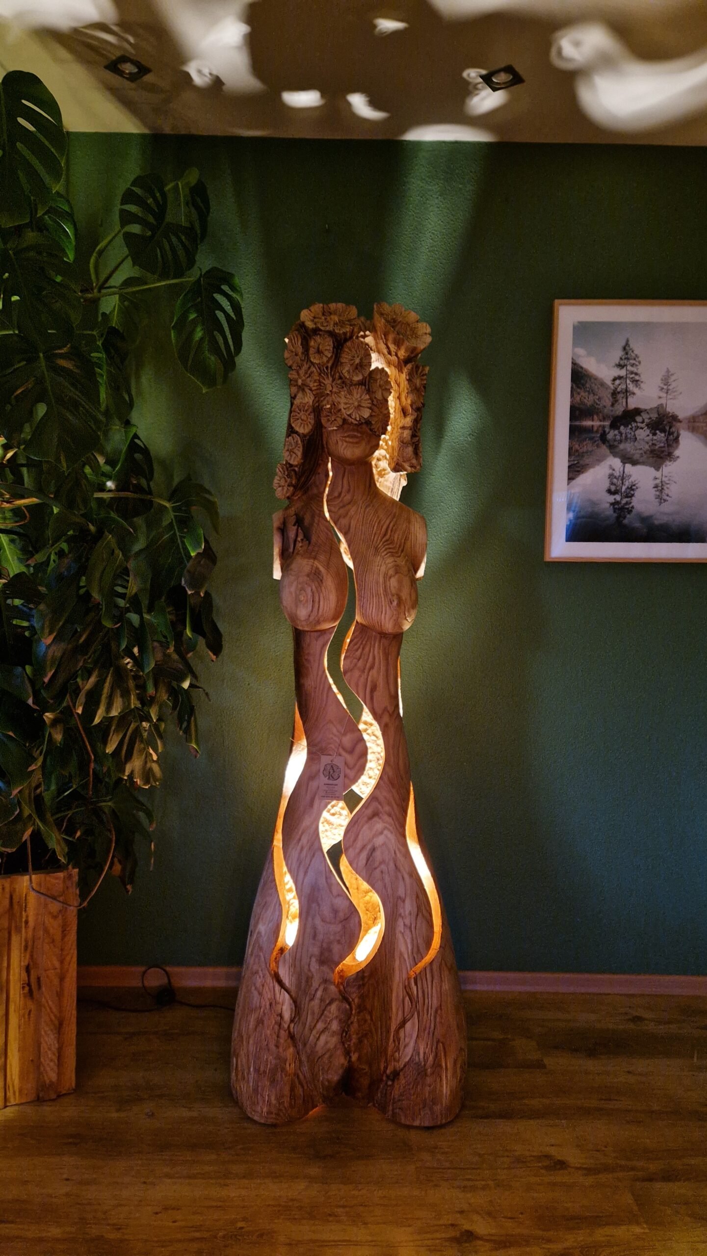 Rzeźba ,,BOGINI GAJA'' Unikalne rękodzieło stworzone z Dębu.