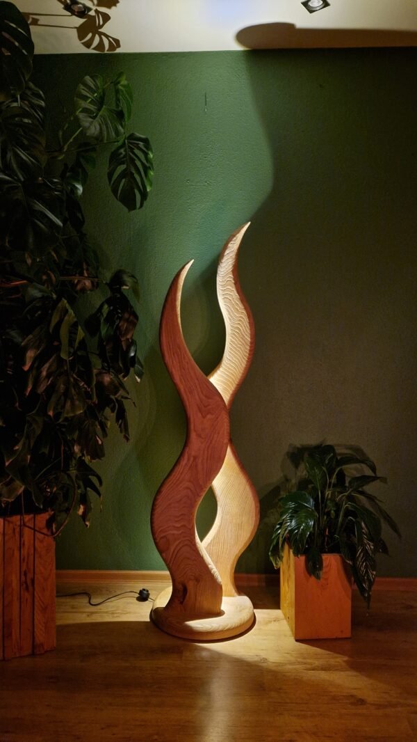 „Bliźniacze Płomienie — Rzeźba Drewniana z Podświetleniem”