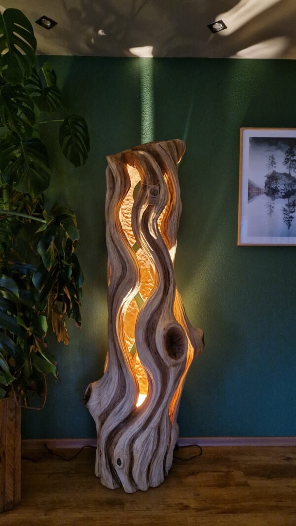 Rzeźba wykonana ręcznie z jednej kłody dębu