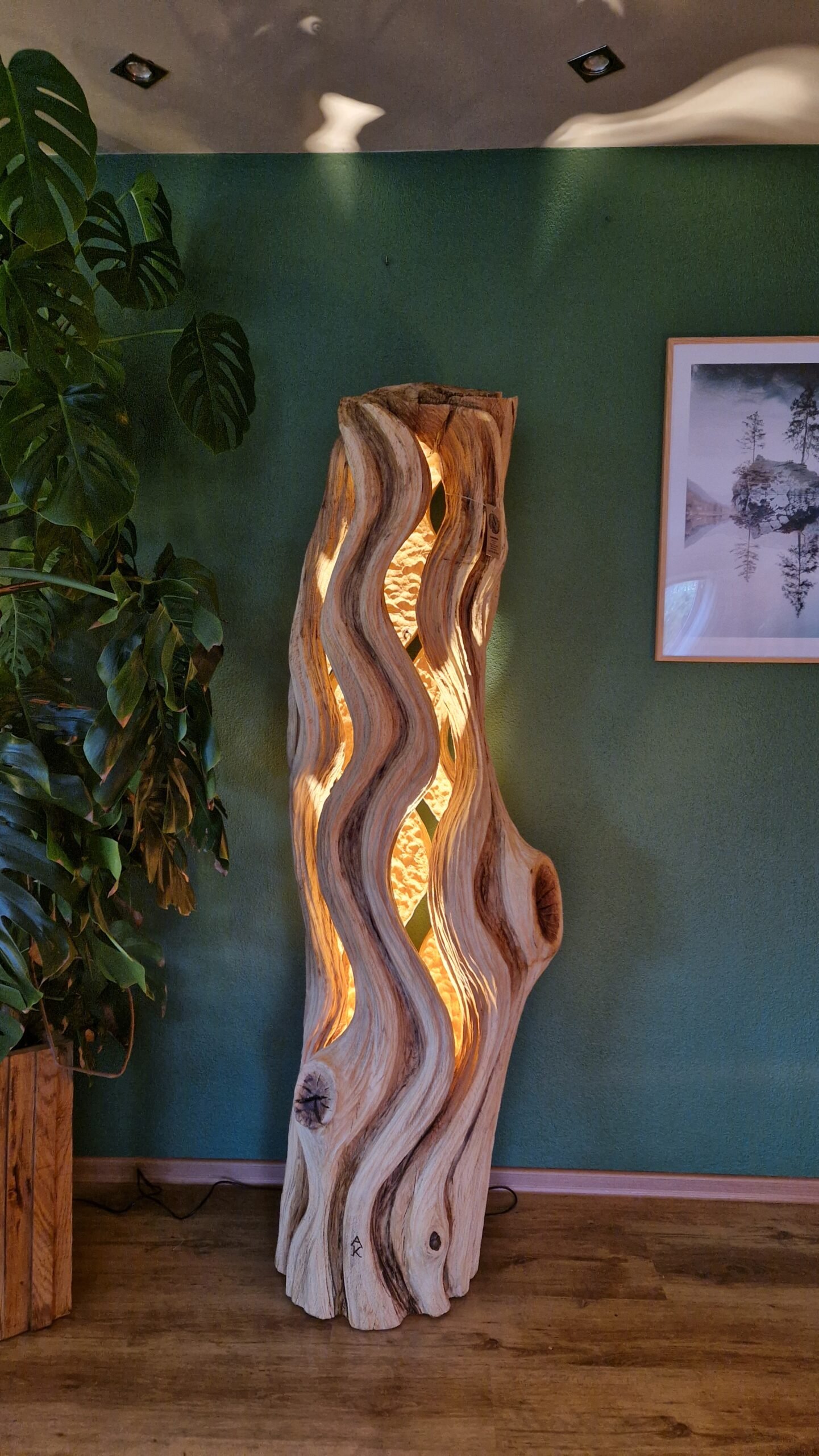 Wyjątkowa Rzeźba wykonana ręcznie z jednego kawałka drewna Dębowego, podświetlana LED.