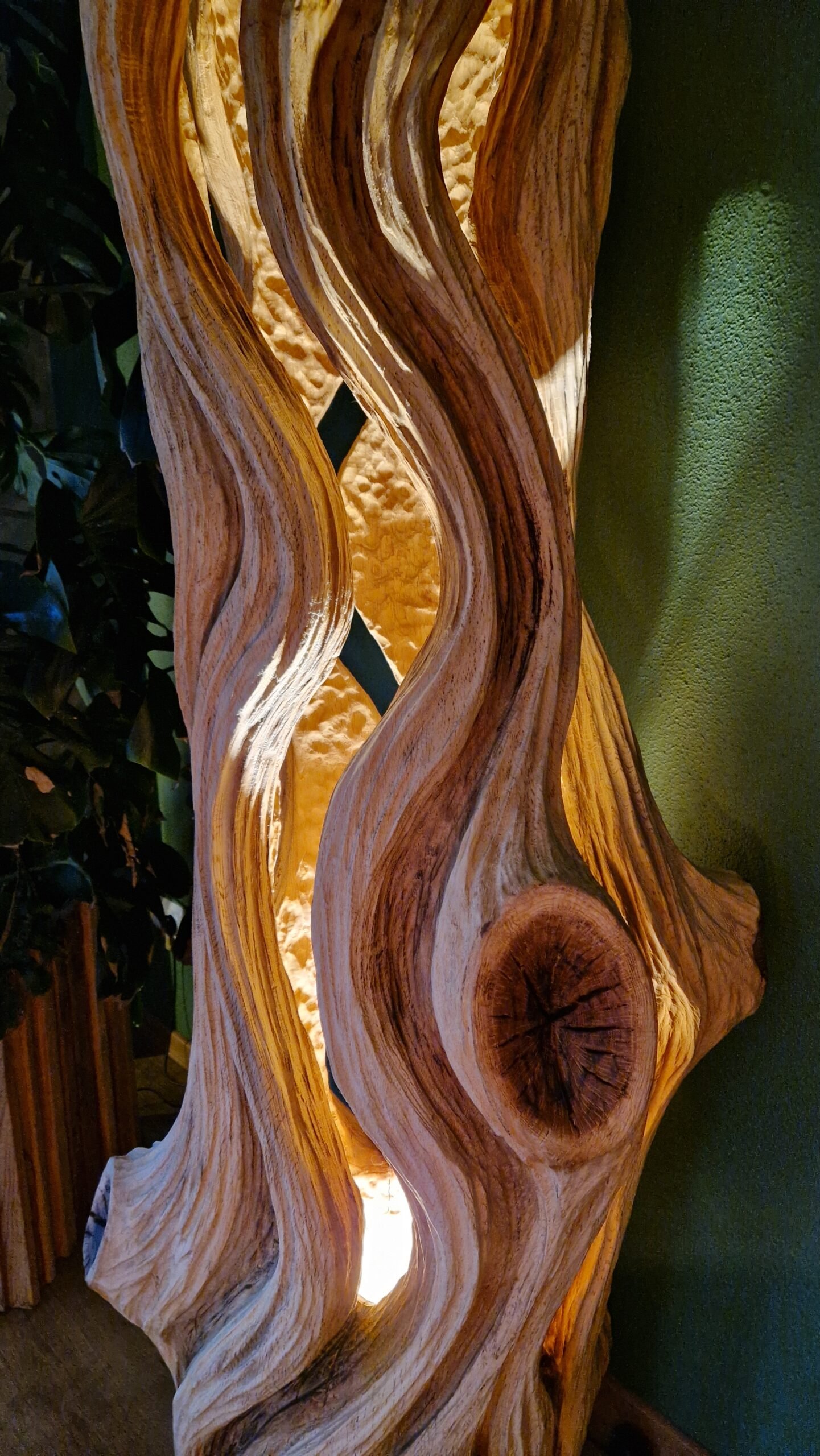 Wyjątkowe dzieło sztuki wykonane z jednego kawałka kłody Dębowej podświetlane LED.