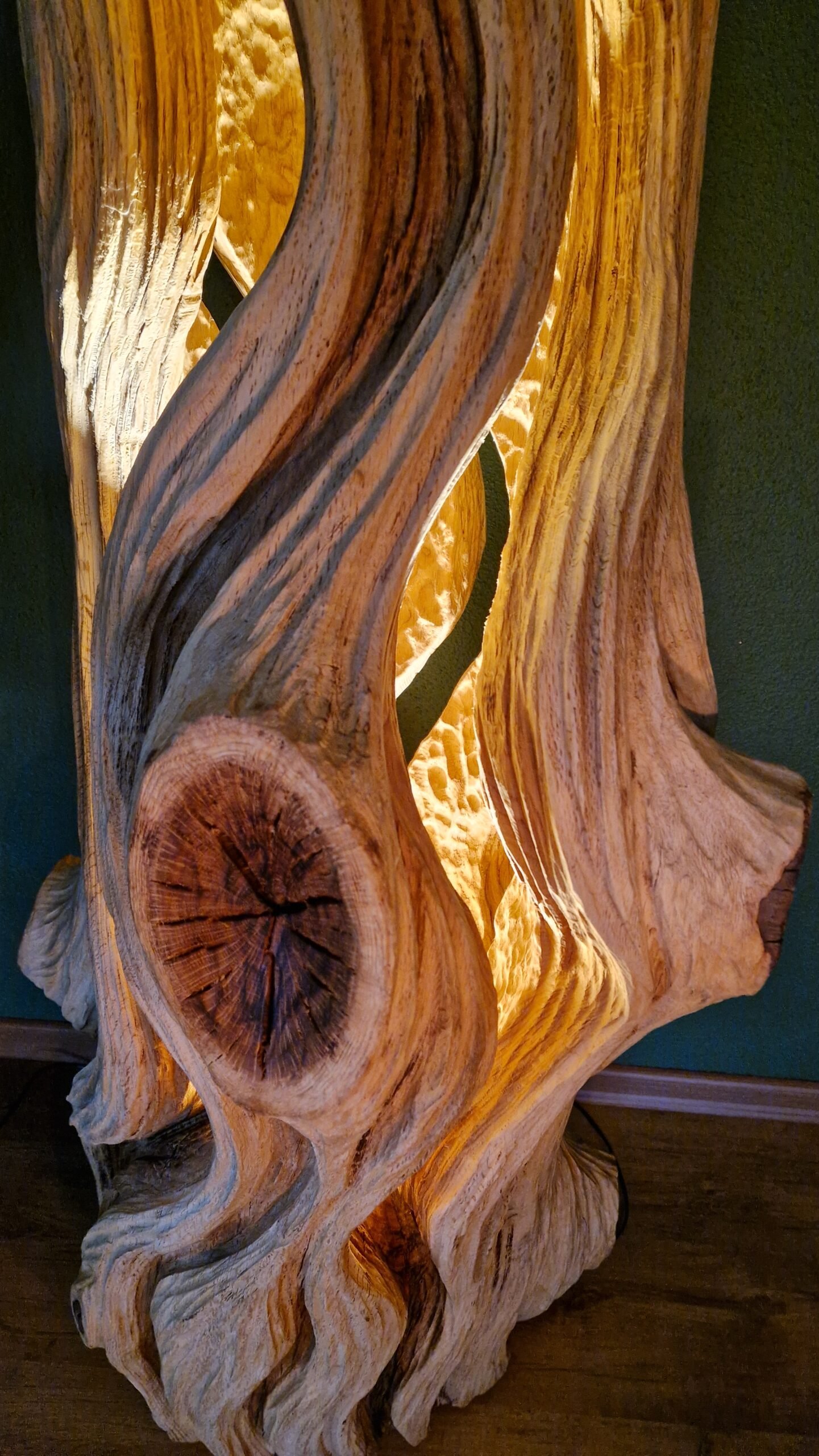 Wyjątkowa rzeźba stworzona ręcznie z jednej kłody Dębowej